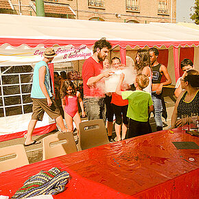 vue d'un stand d'atelier - Agrandir l'image, .JPG 279,5 KB (fenêtre modale)